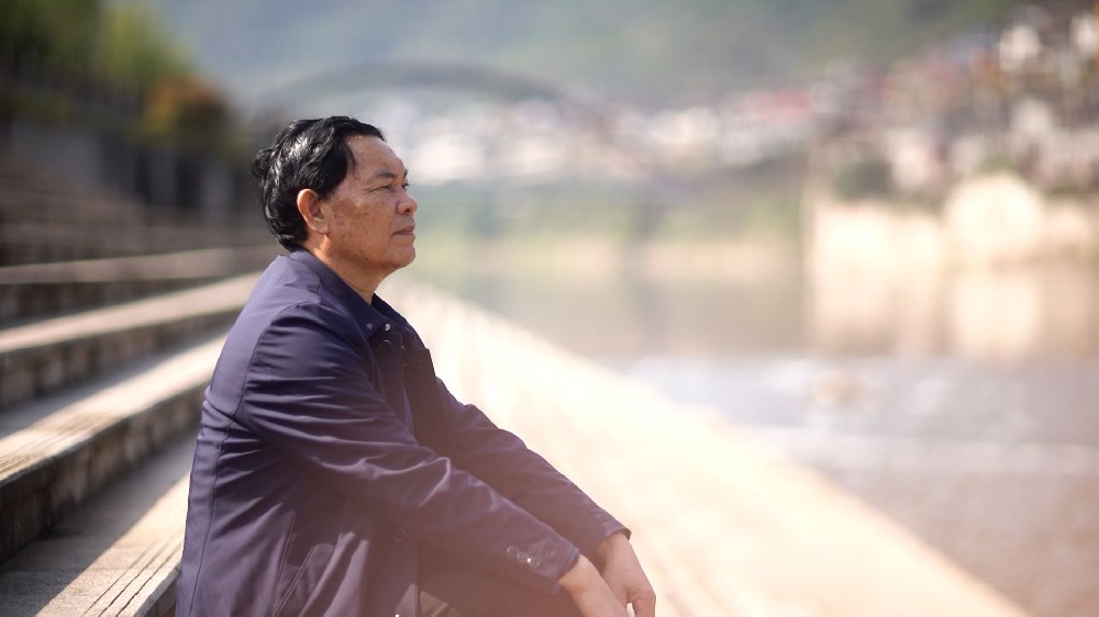 自成一派父傳子，匠心制曲作酒魂